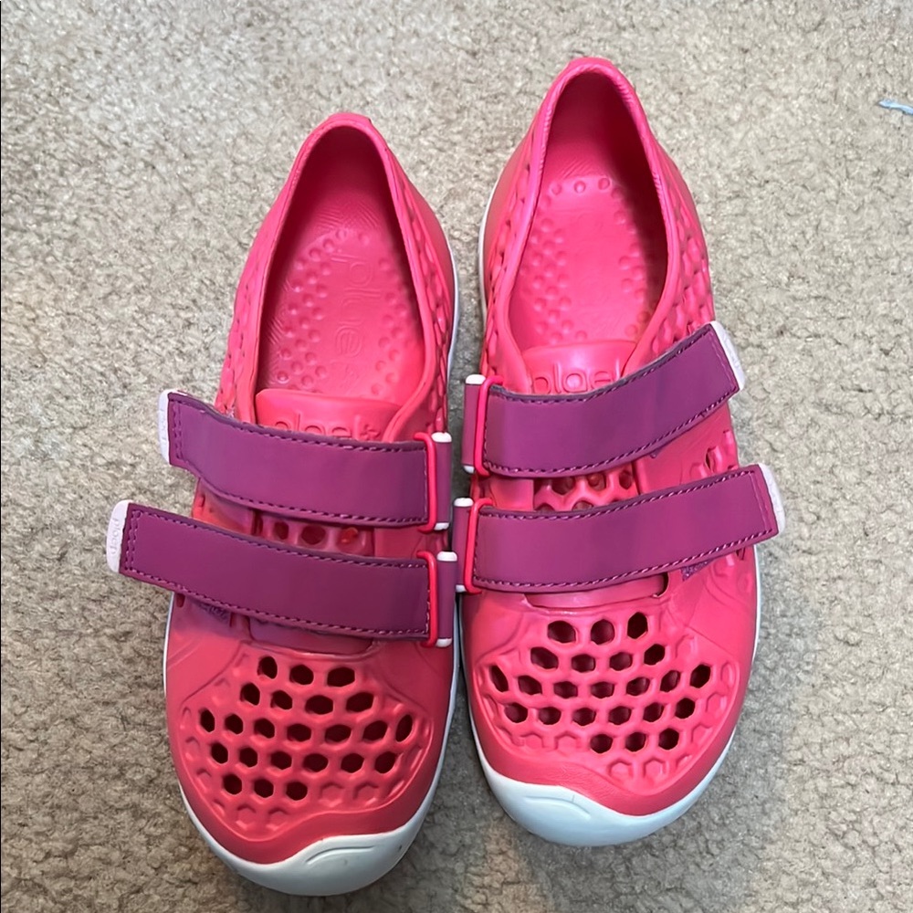 Plae water shoes size 13